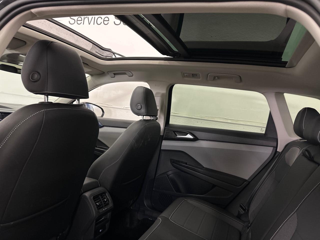 2023 Volkswagen Taos Comfortline 4dr All-Wheel Drive 4MOTION Photo