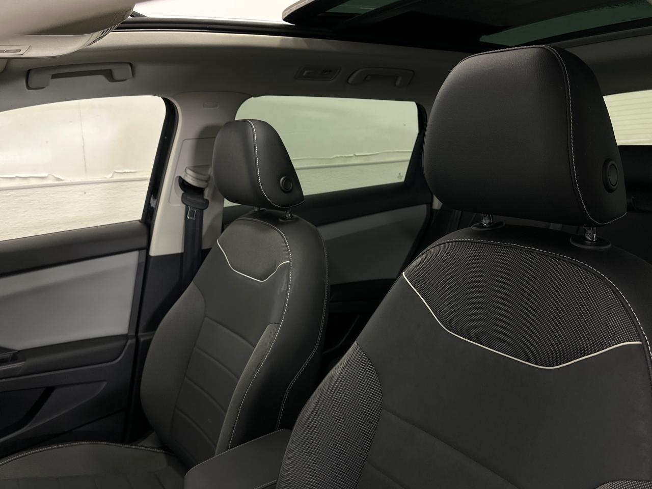 2023 Volkswagen Taos Comfortline 4dr All-Wheel Drive 4MOTION Photo