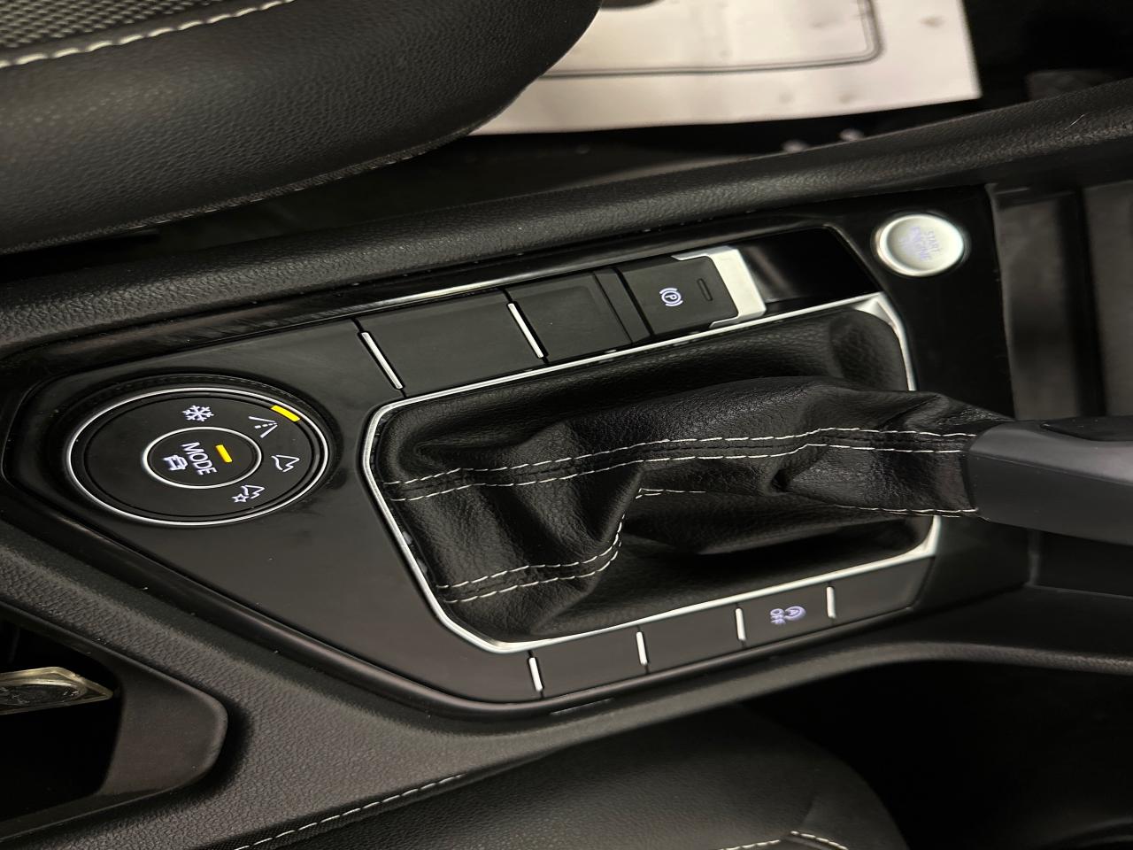 2023 Volkswagen Taos Comfortline 4dr All-Wheel Drive 4MOTION Photo