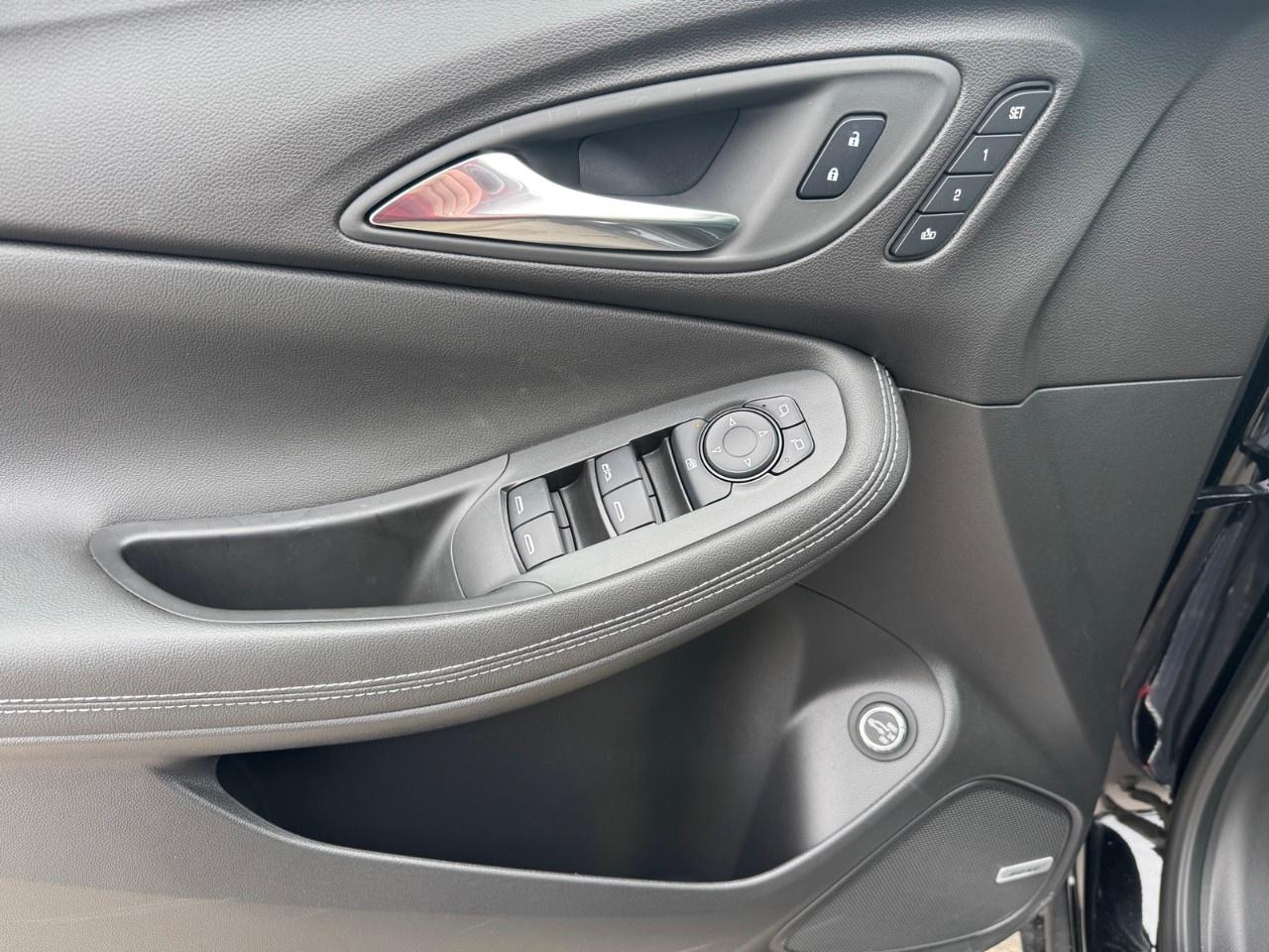 2025 Buick Encore GX Avenir AWD Photo