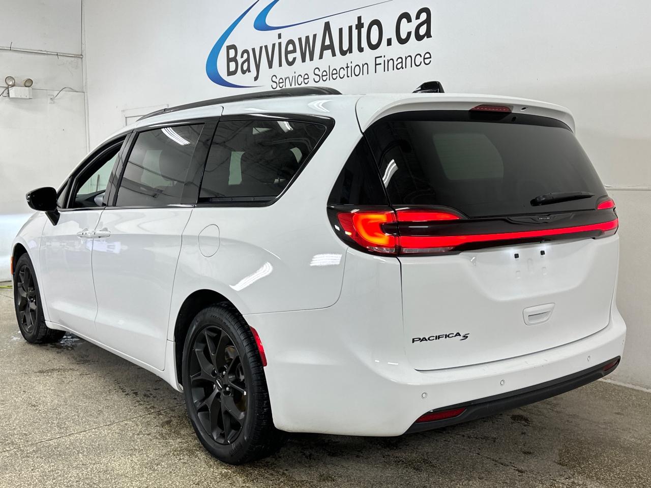 2024 Chrysler Pacifica Touring-L Front-Wheel Drive Passenger Van Photo4