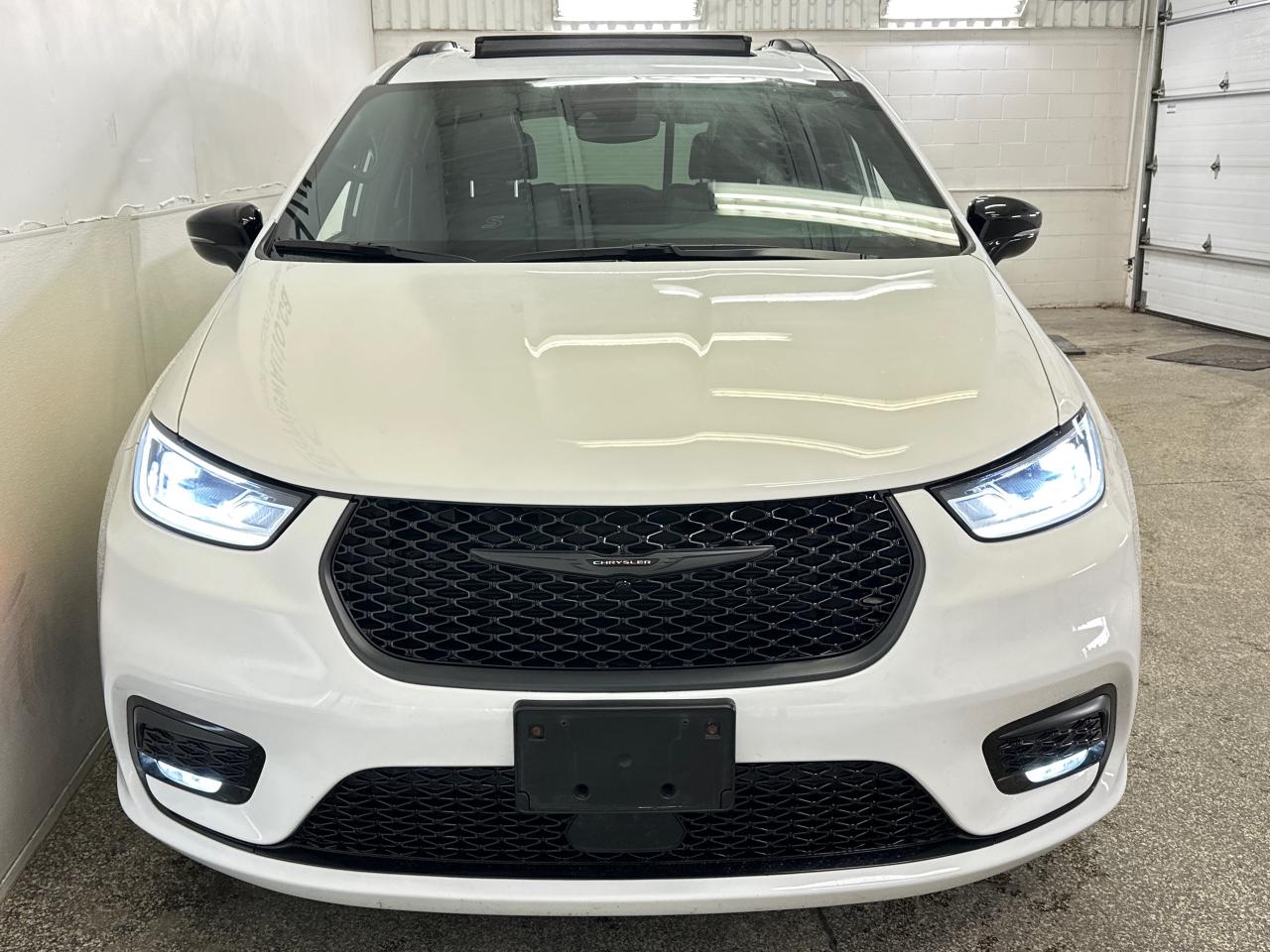 2024 Chrysler Pacifica Touring-L Front-Wheel Drive Passenger Van Photo