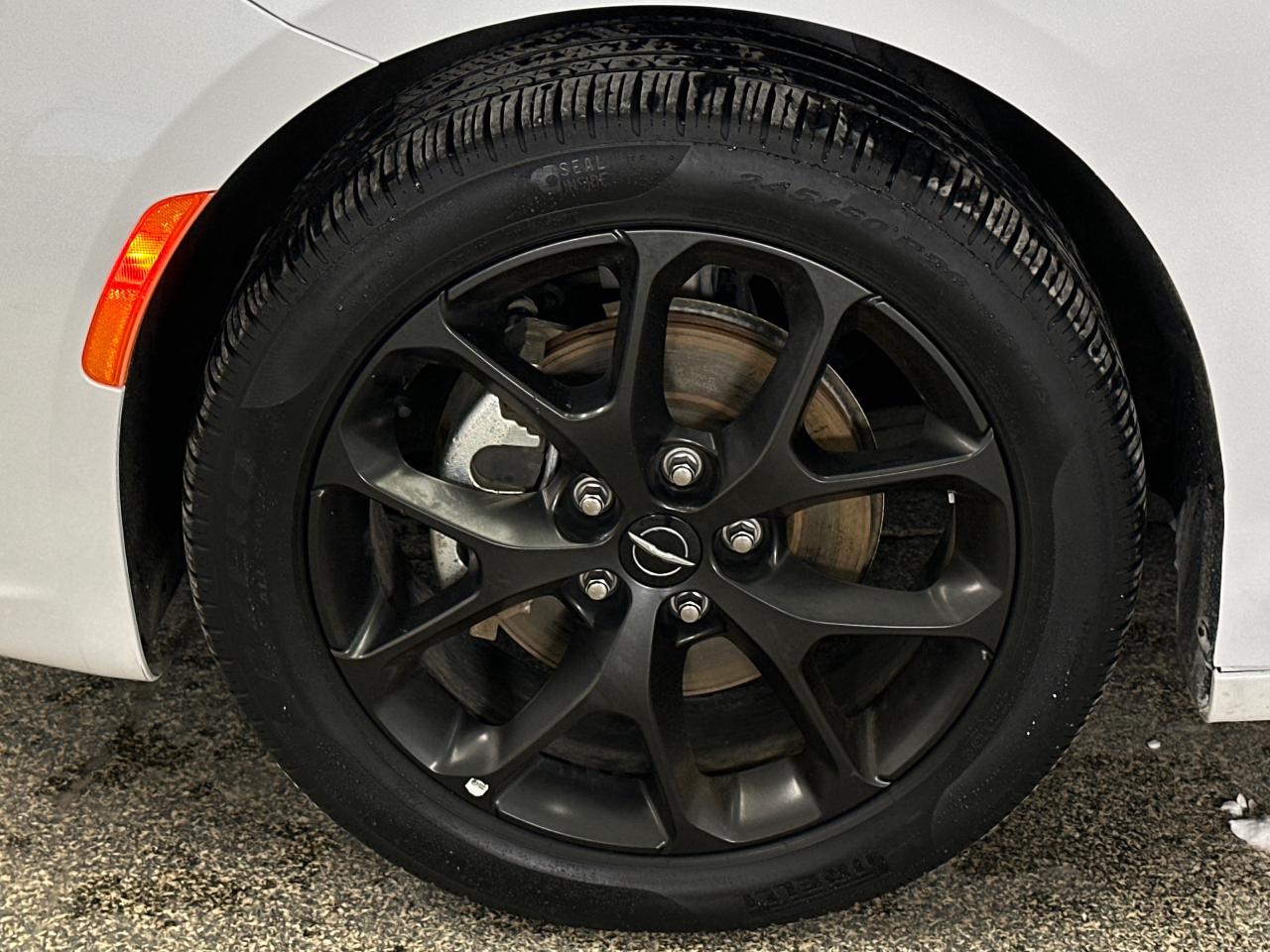 2024 Chrysler Pacifica Touring-L Front-Wheel Drive Passenger Van Photo