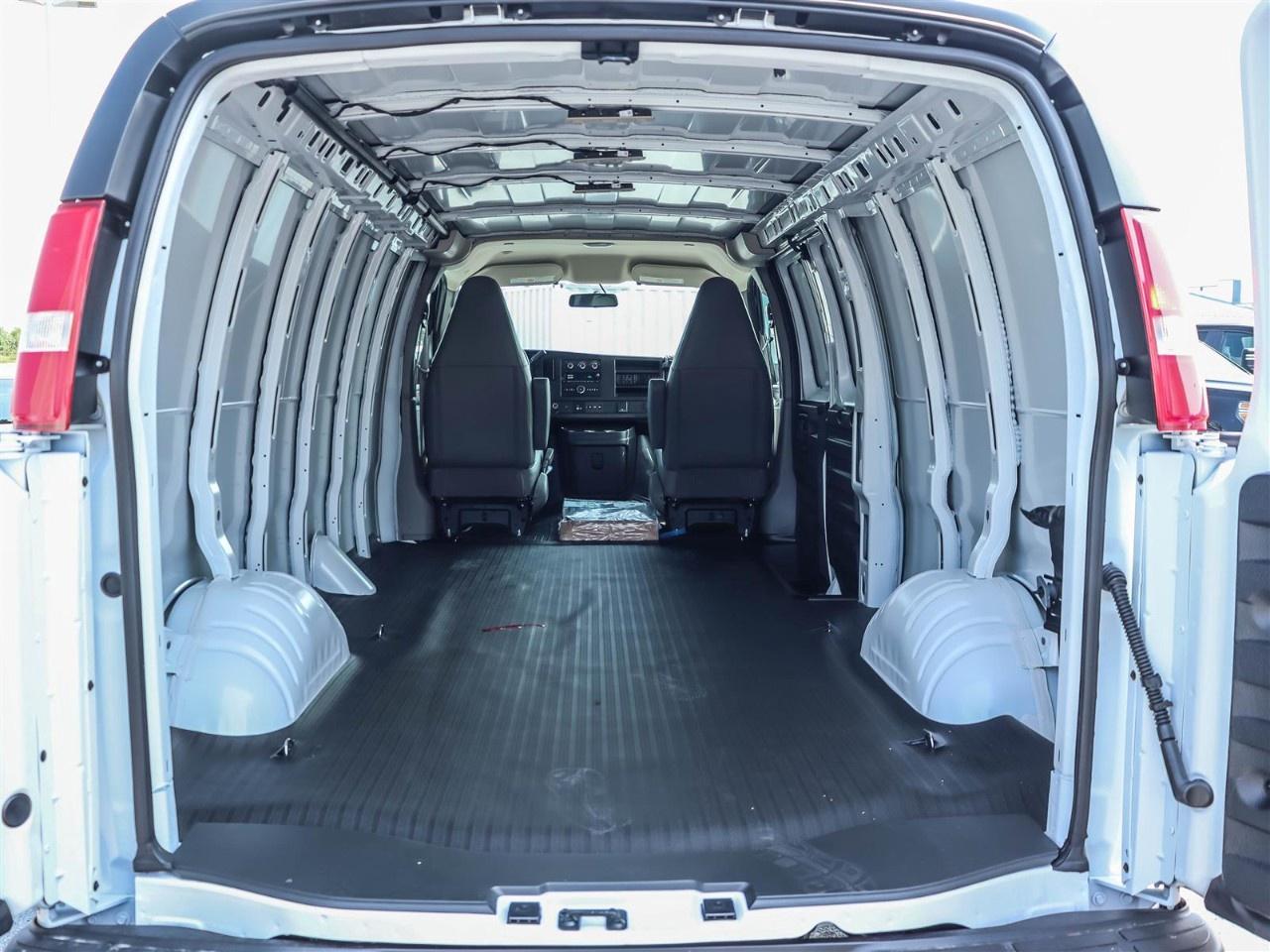 2025 Chevrolet Express Cargo Van 2500 Extended Wheelbase Rear-Wheel Drive Photo