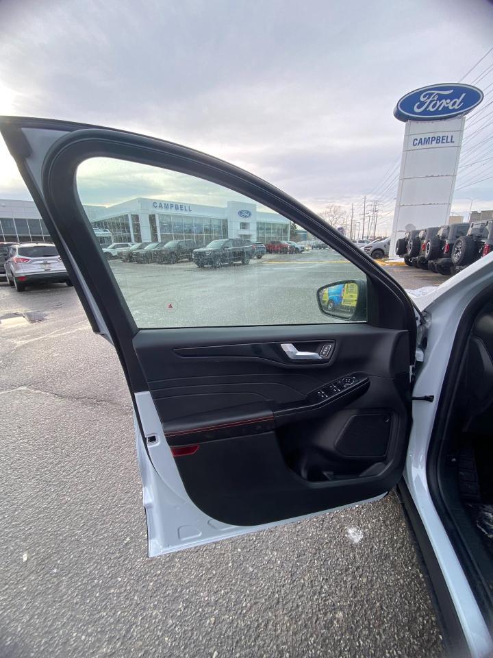 2026 Ford Escape ST-Line 4dr All-Wheel Drive Photo