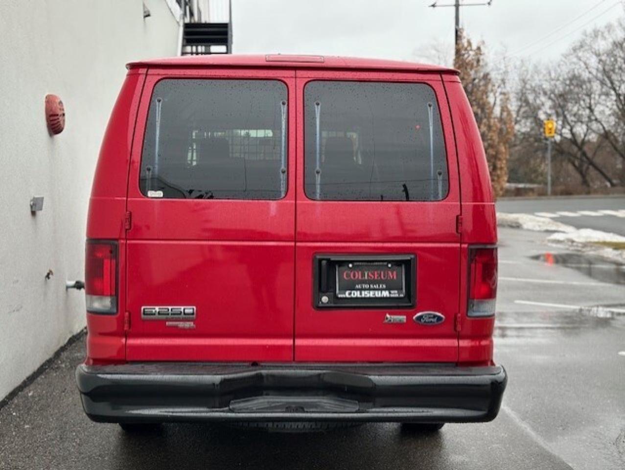 2012 Ford Econoline E-250 *5 PASSENGER-ONLY 102KM-EXTENDED-FIRE CHIEF* Photo3