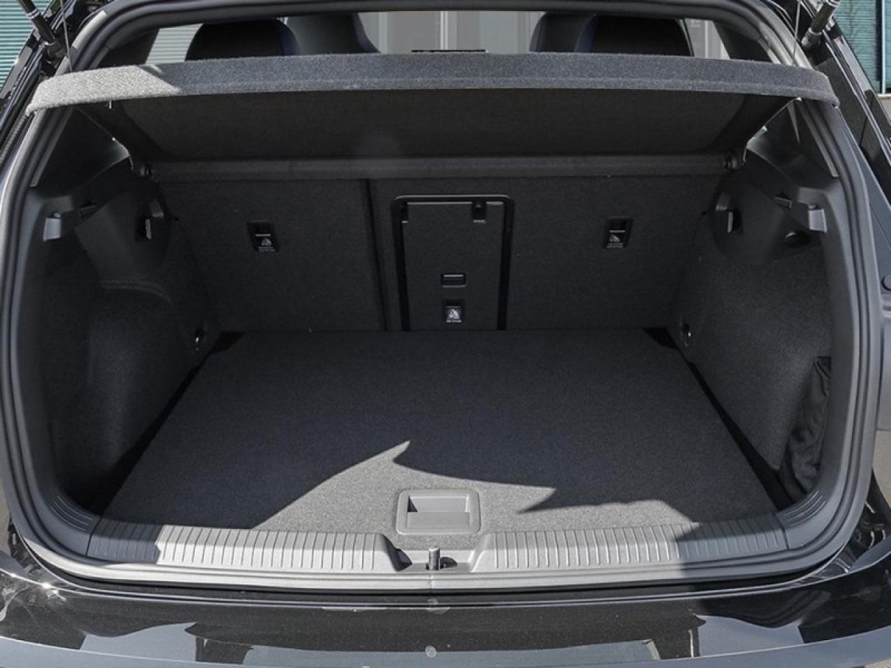 2026 Volkswagen Golf R BLACK EDITION Photo