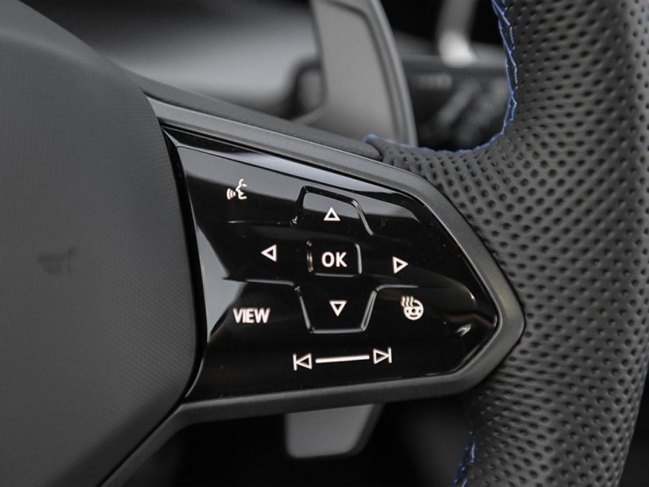 2026 Volkswagen Golf R BLACK EDITION Photo