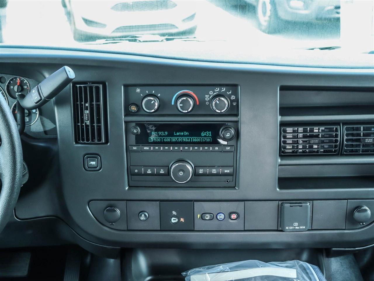 2025 GMC Savana Cargo Van 2500 Extended Wheelbase Rear-Wheel Drive Photo