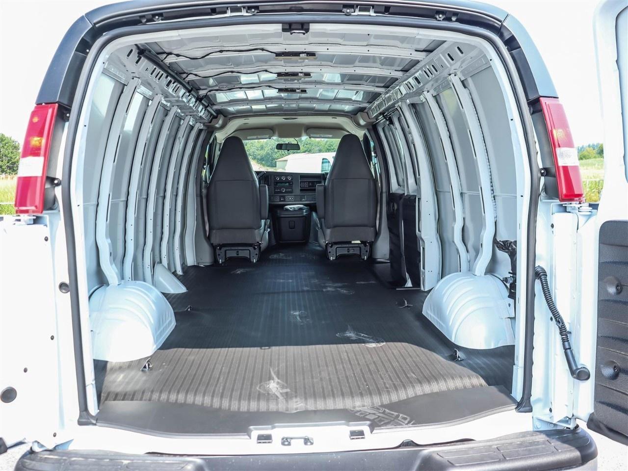 2025 GMC Savana Cargo Van 2500 Extended Wheelbase Rear-Wheel Drive Photo