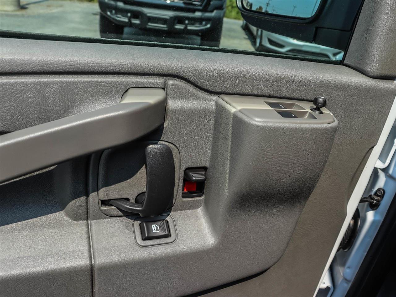 2025 GMC Savana Cargo Van 2500 Extended Wheelbase Rear-Wheel Drive Photo