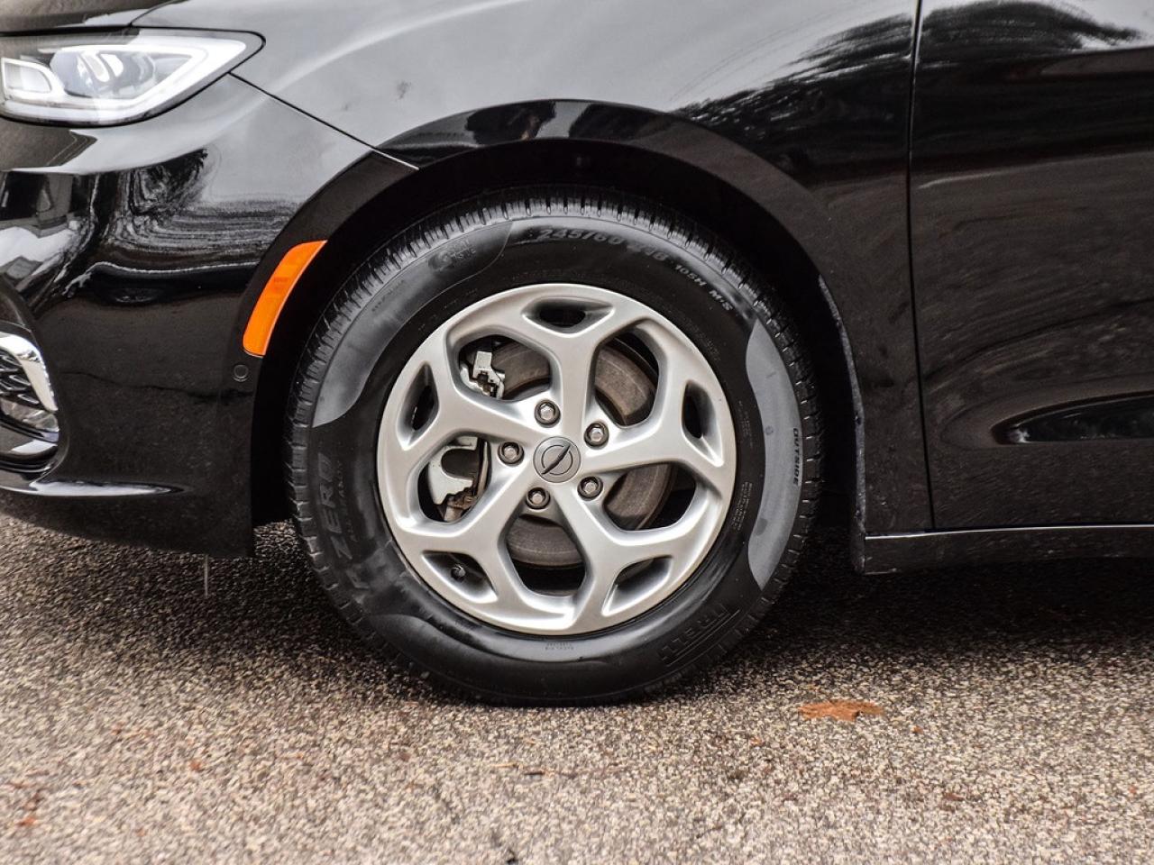 2024 Chrysler Pacifica Limited Front-Wheel Drive Passenger Van Photo