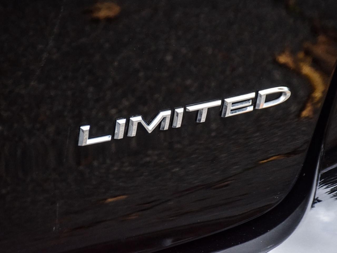 2024 Chrysler Pacifica Limited Front-Wheel Drive Passenger Van Photo