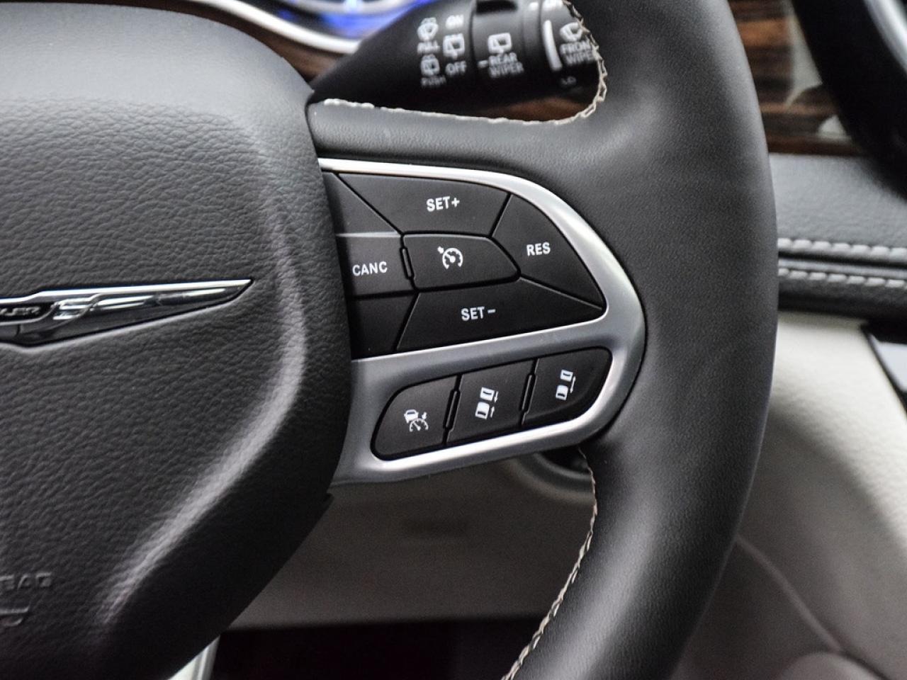 2024 Chrysler Pacifica Limited Front-Wheel Drive Passenger Van Photo