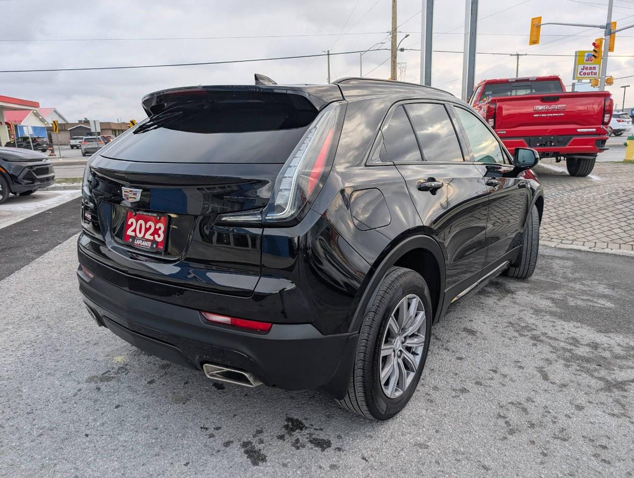 2023 Cadillac XT4 AWD 4dr Sport Photo2