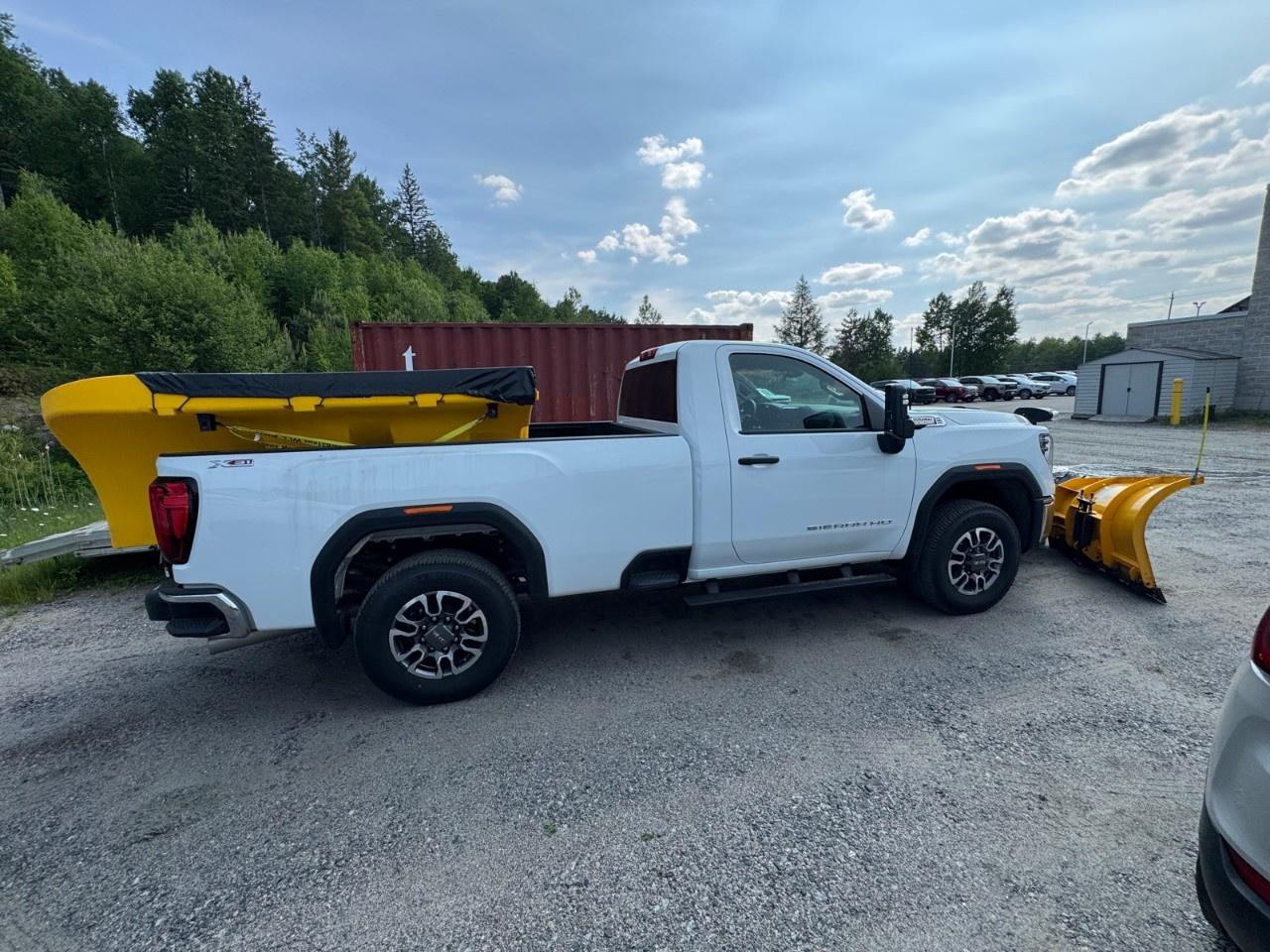 2025 GMC Sierra 3500HD 4WD Regular Cab Long Box Pro Photo3