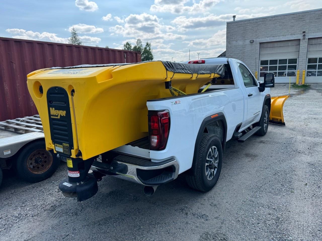 2025 GMC Sierra 3500HD 4WD Regular Cab Long Box Pro Photo4