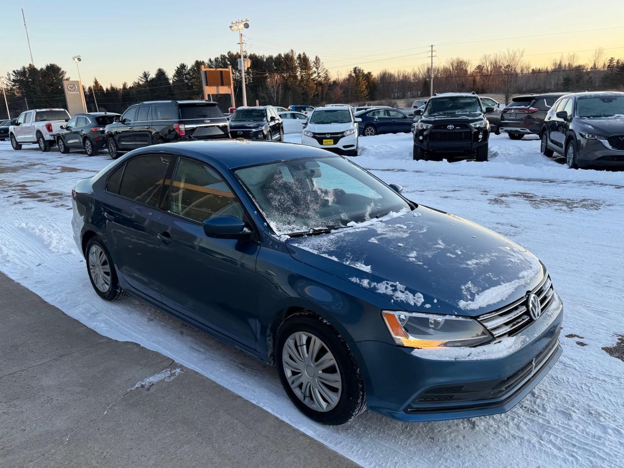 2017 Volkswagen Jetta 1.4 TSI Trendline+ (A6) 4dr Sedan Photo3