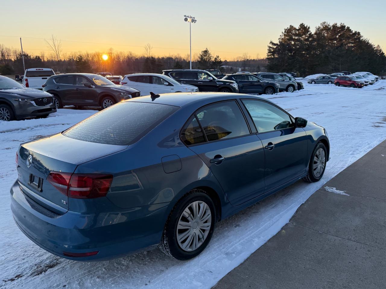 2017 Volkswagen Jetta 1.4 TSI Trendline+ (A6) 4dr Sedan Photo