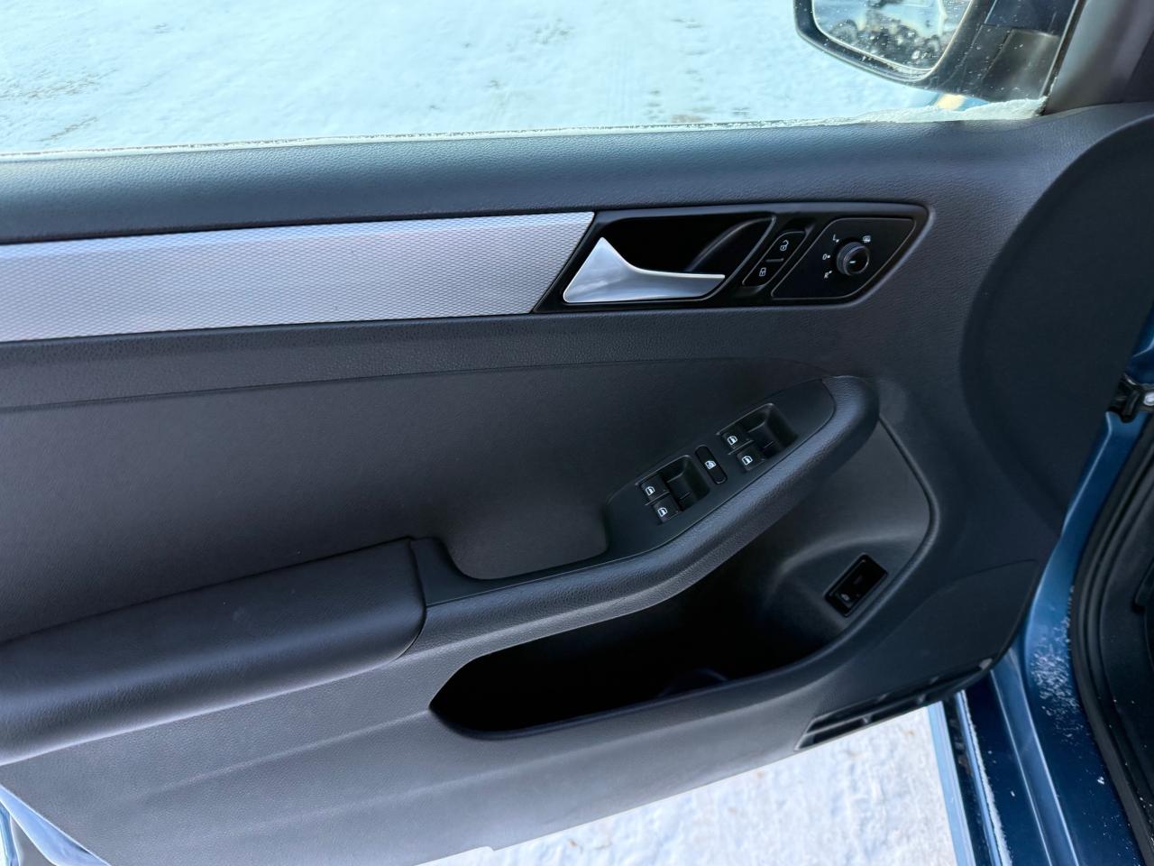 2017 Volkswagen Jetta 1.4 TSI Trendline+ (A6) 4dr Sedan Photo