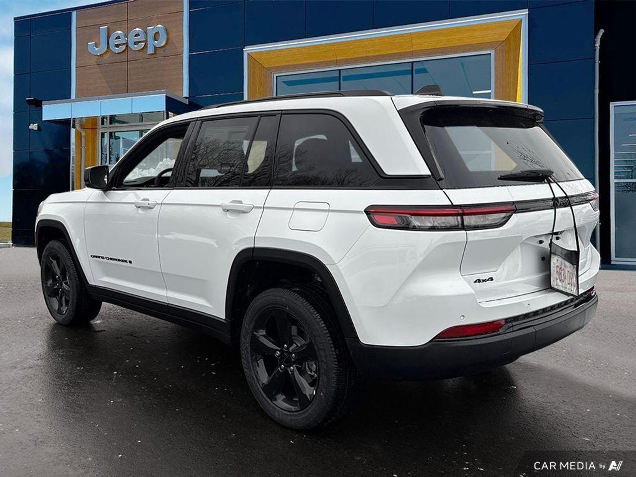 2025 Jeep Grand Cherokee Laredo 4dr 4x4 Photo