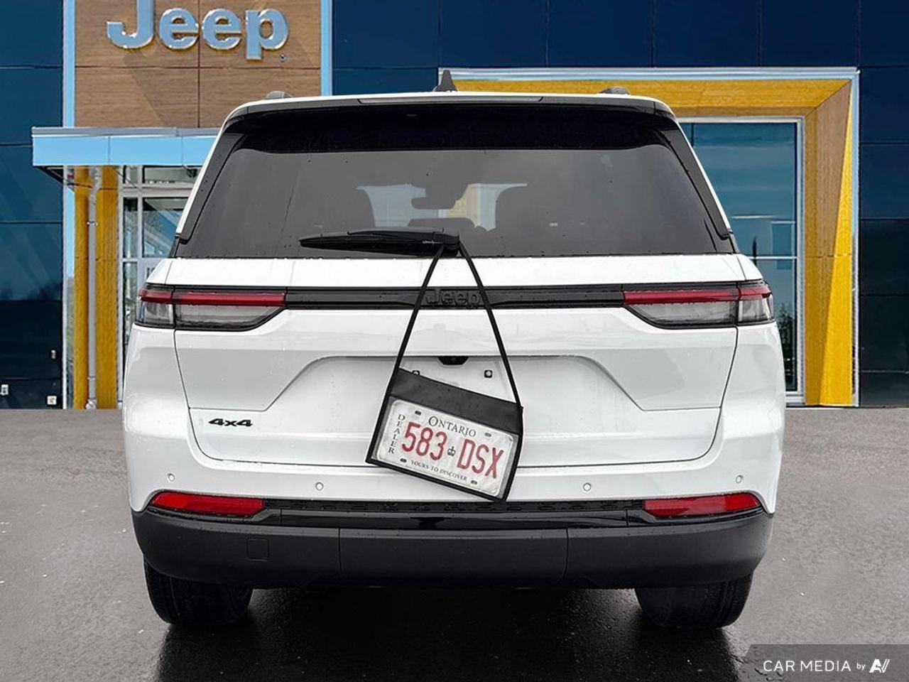 2025 Jeep Grand Cherokee Laredo 4dr 4x4 Photo4