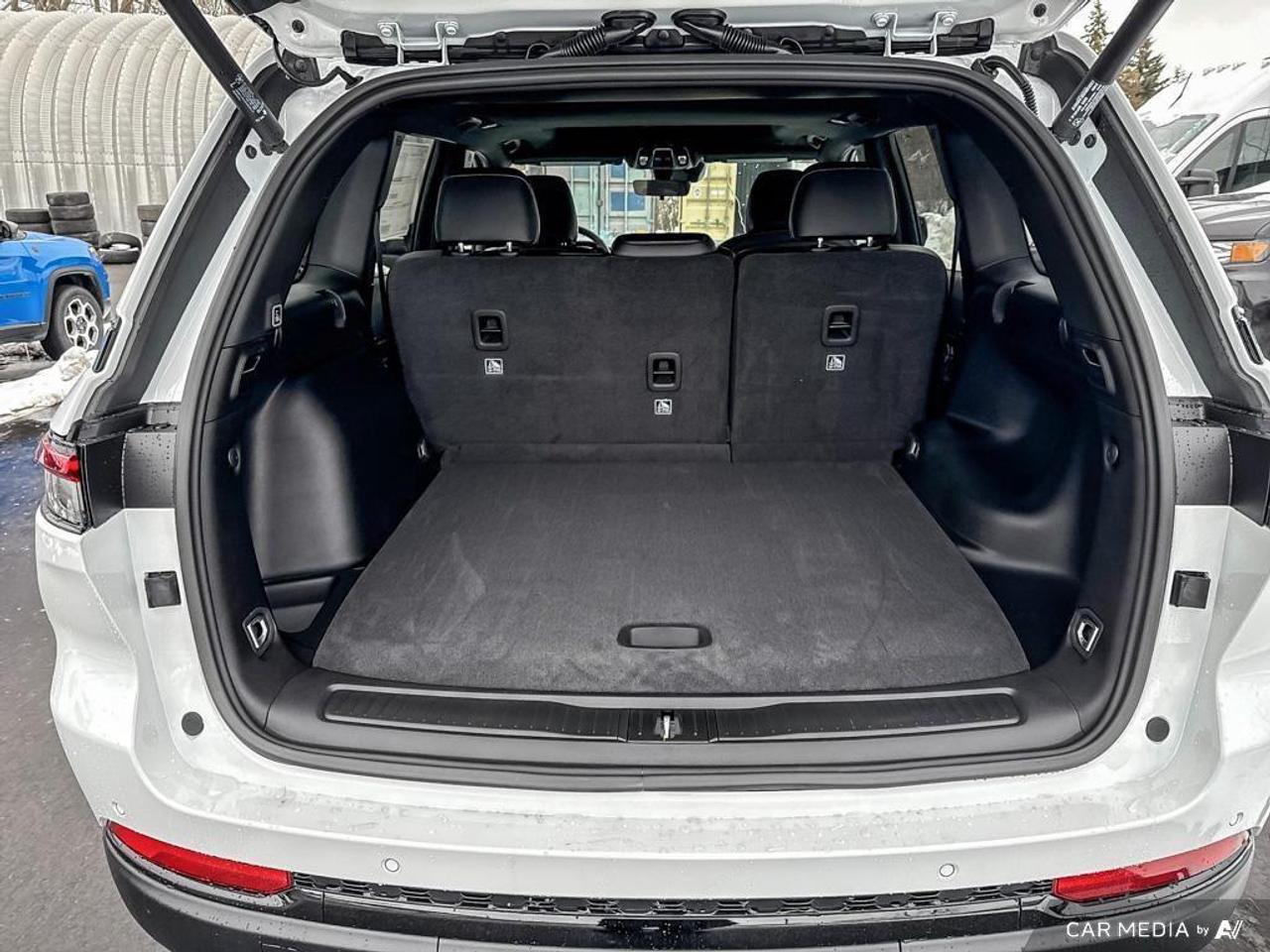 2025 Jeep Grand Cherokee Laredo 4dr 4x4 Photo