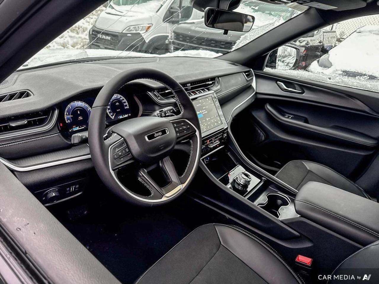 2025 Jeep Grand Cherokee Laredo 4dr 4x4 Photo