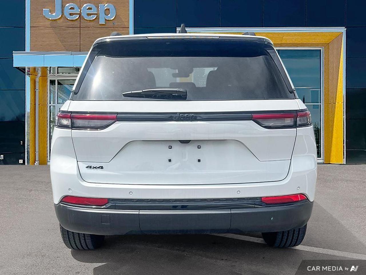 2025 Jeep Grand Cherokee Laredo 4dr 4x4 Photo