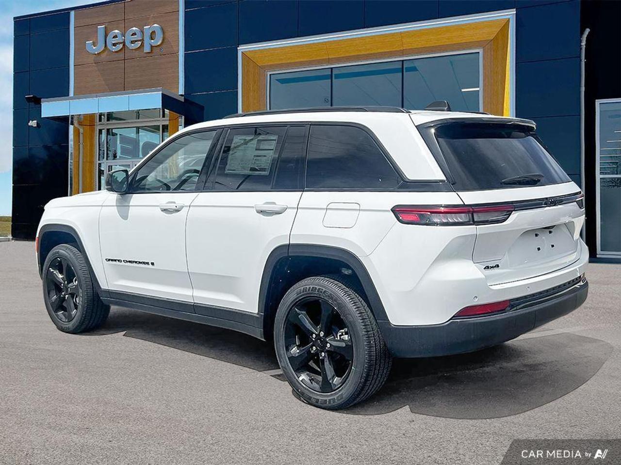 2025 Jeep Grand Cherokee Laredo 4dr 4x4 Photo3