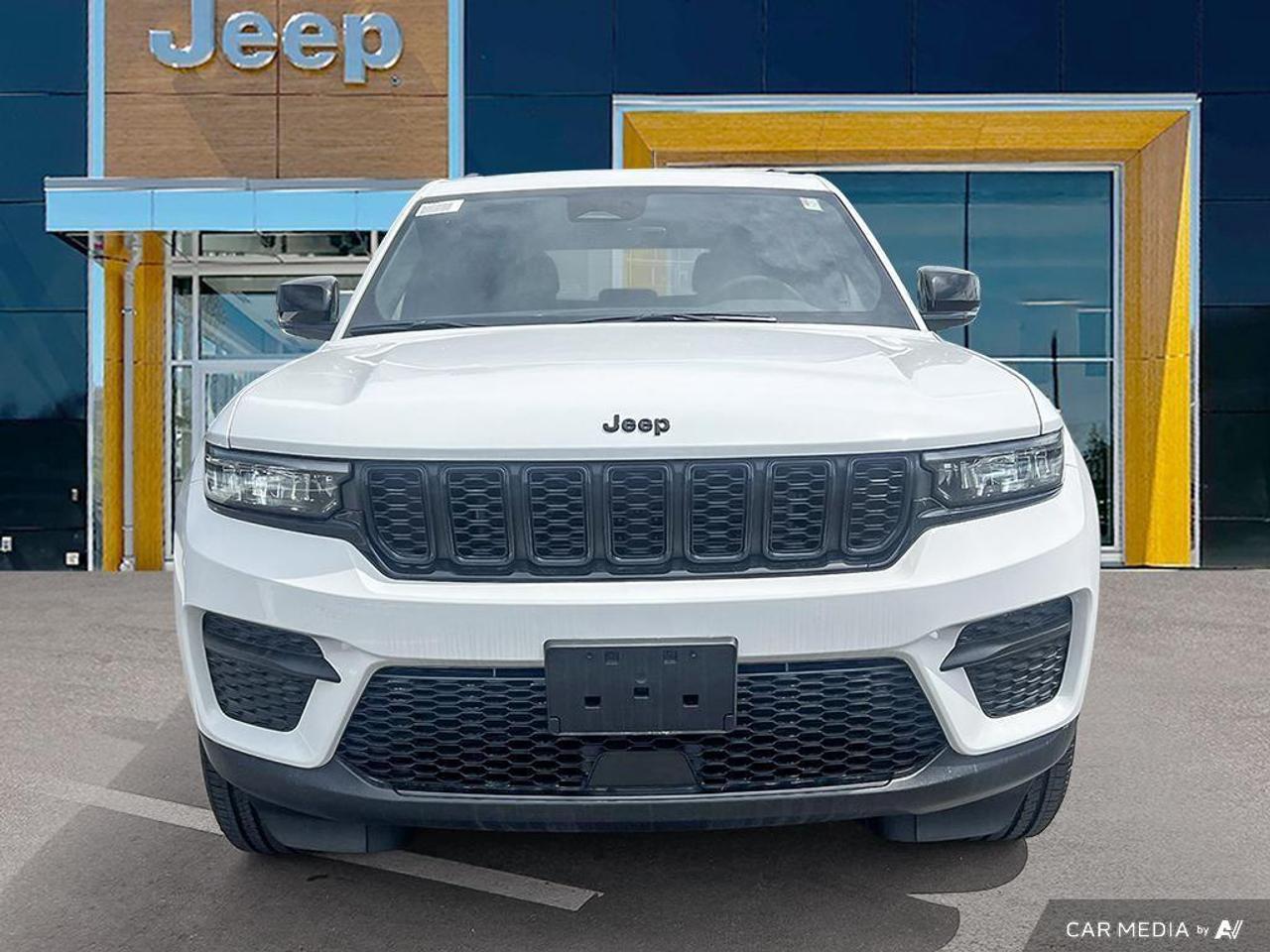 2025 Jeep Grand Cherokee Laredo 4dr 4x4 Photo
