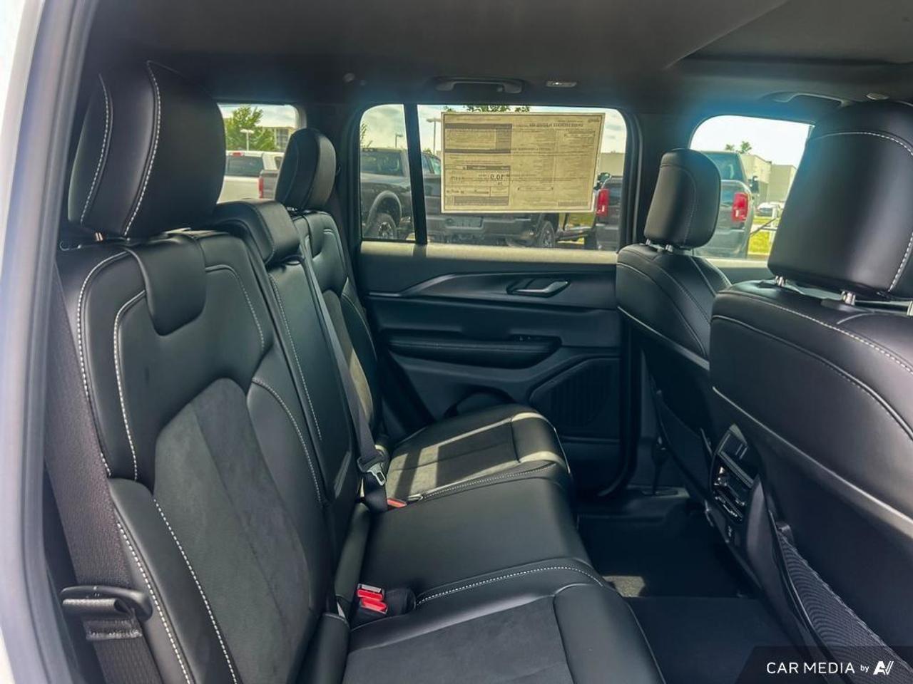 2025 Jeep Grand Cherokee Laredo 4dr 4x4 Photo
