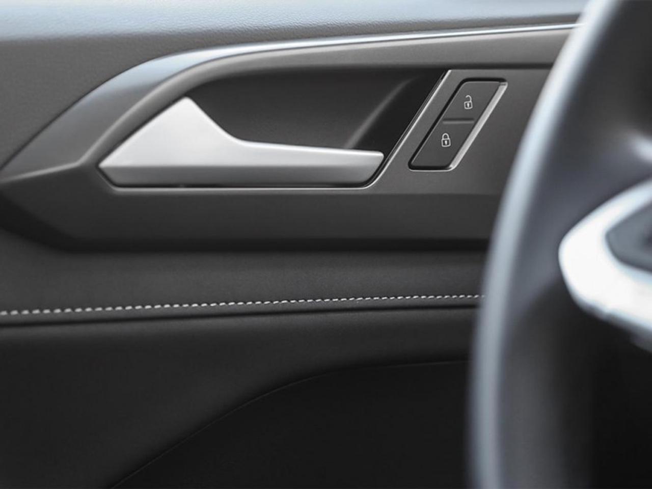 2026 Volkswagen Taos Comfortline Black Edition Photo