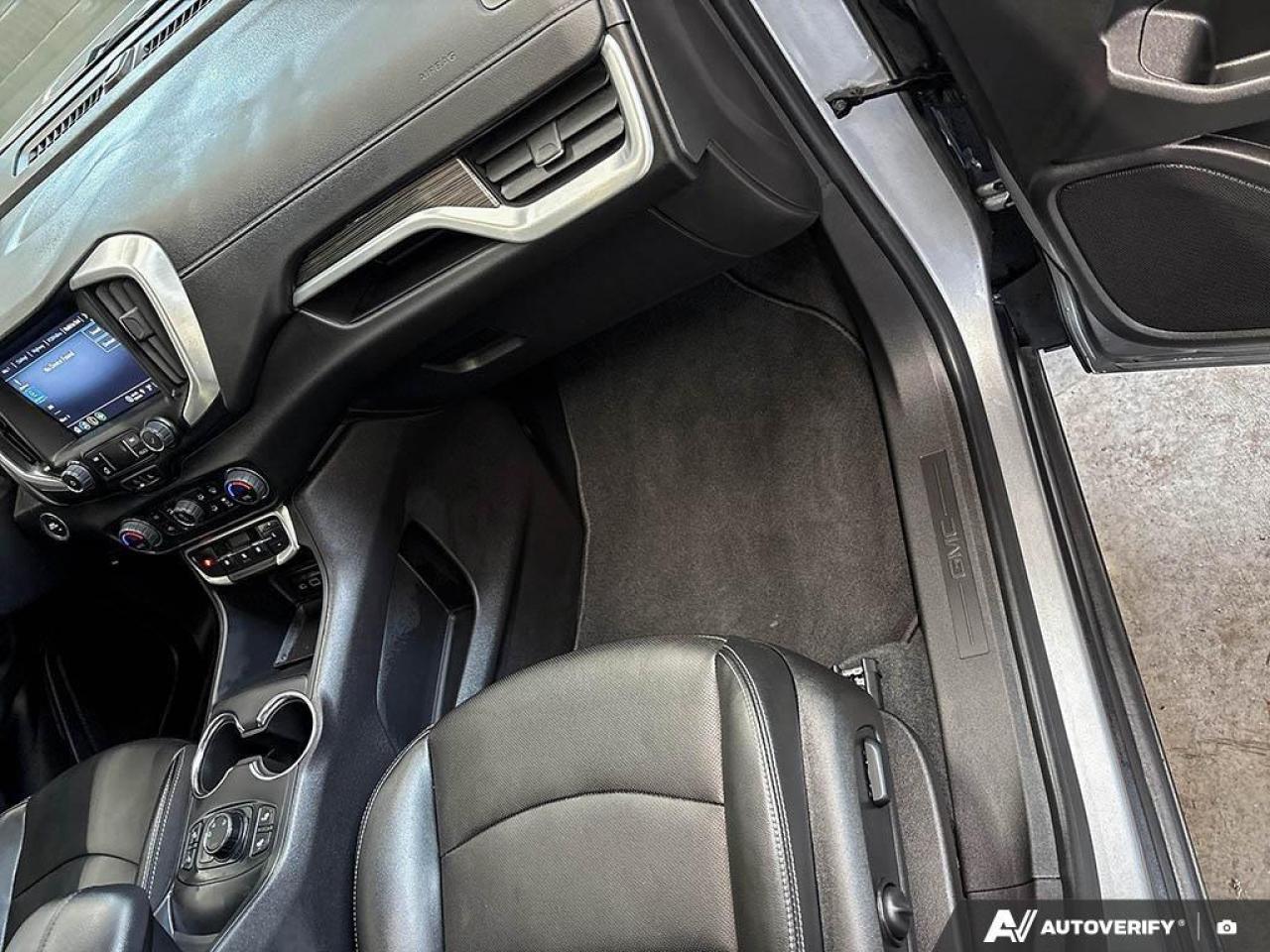 2024 GMC Terrain SLT 4dr All-Wheel Drive Photo