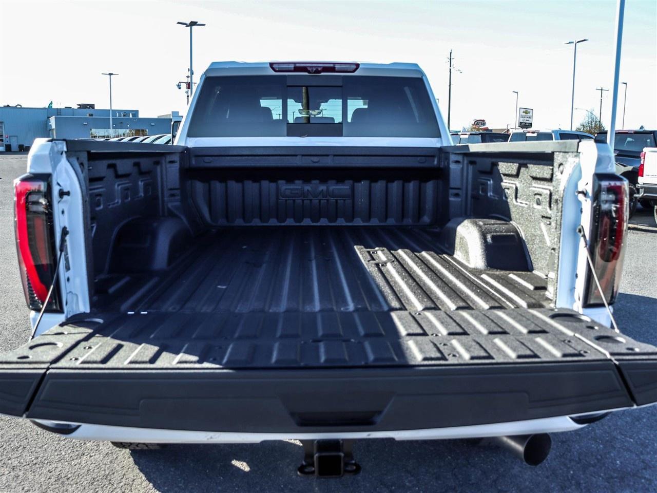 2026 GMC Sierra 3500HD 4WD Crew Cab Standard Box AT4 Photo