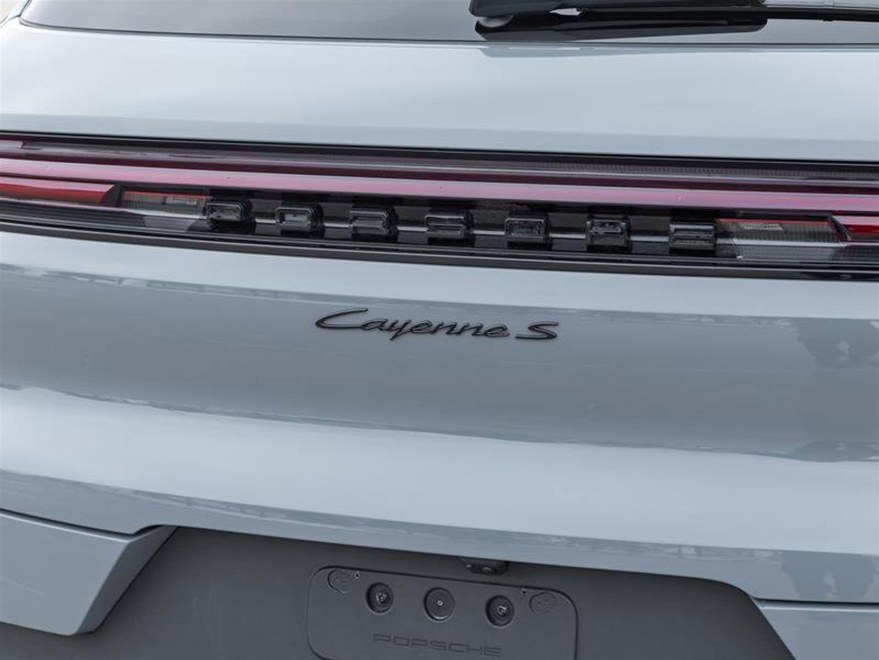 2024 Porsche Cayenne S AWD Premium Pkg Plus 21 RS Spyder Design Wheels Photo