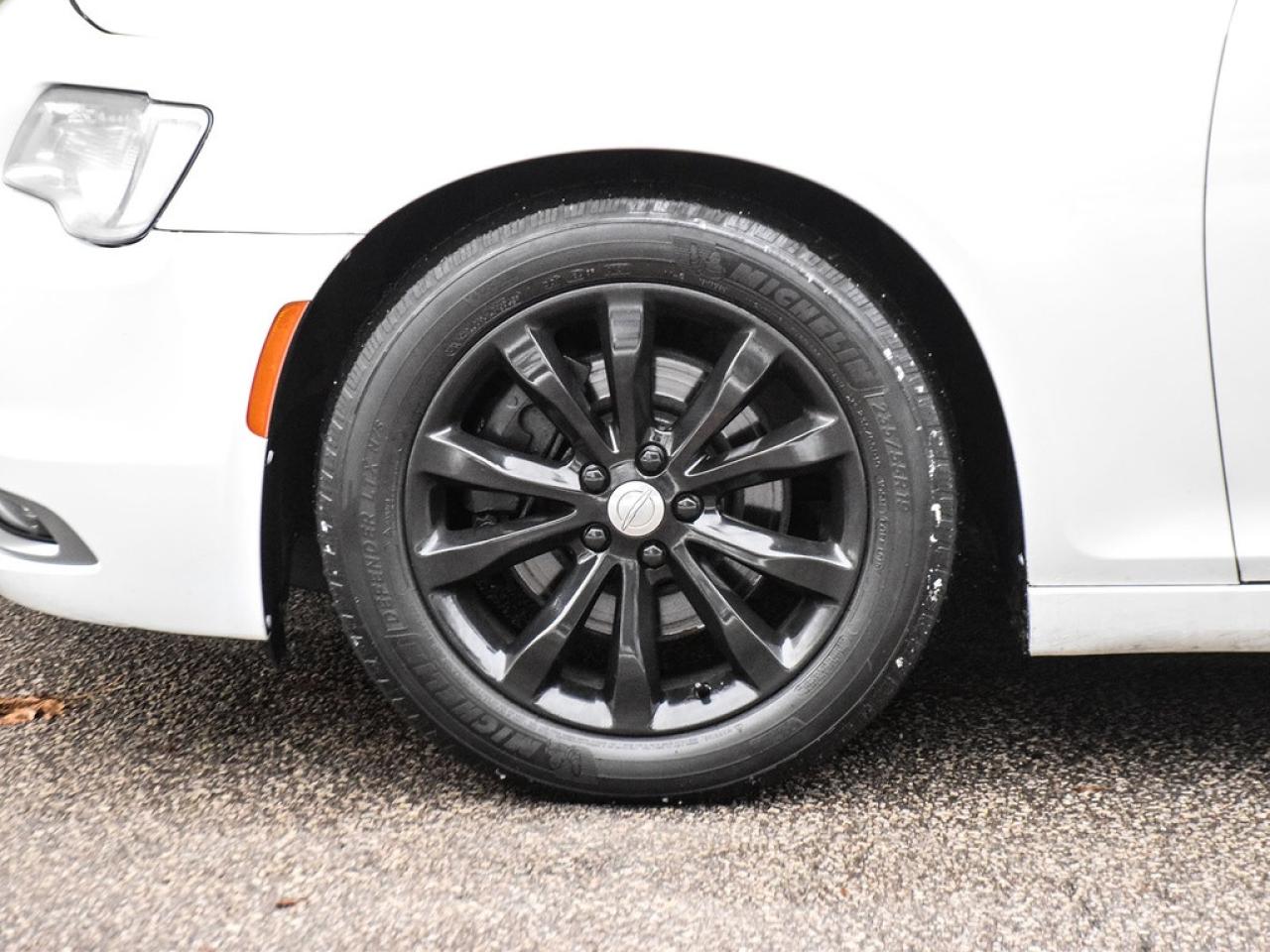 2017 Chrysler 300 C Platinum 4dr All-Wheel Drive Sedan Photo