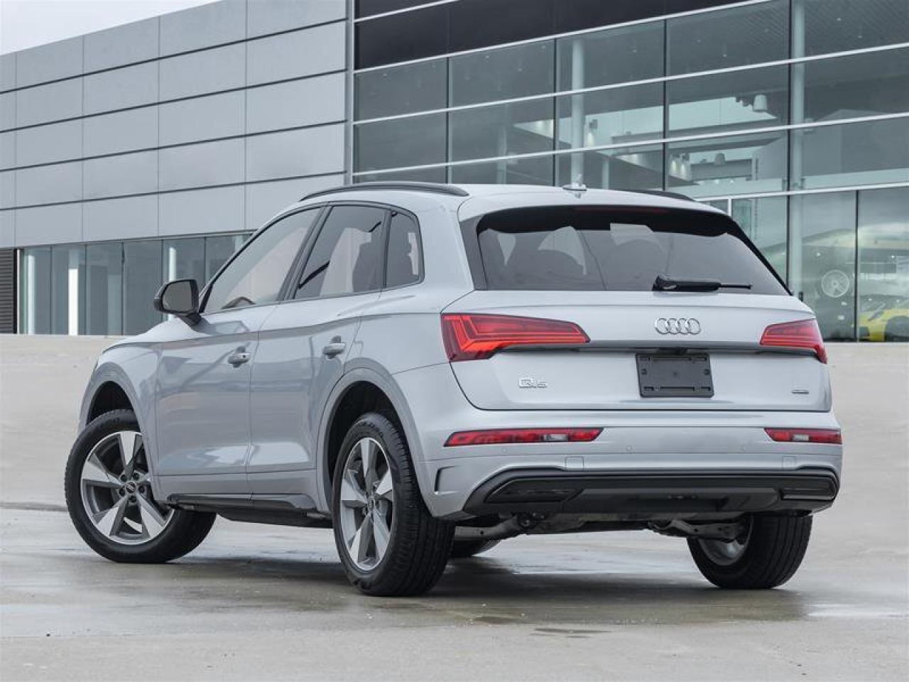 2024 Audi Q5 Komfort 45 TFSI Quattro Komfort Vorpsrung Pkg Photo3