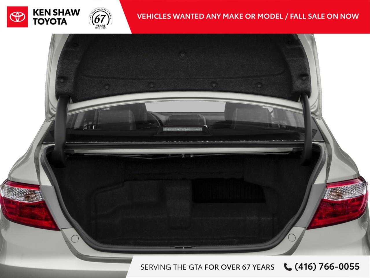 2017 Toyota Camry Hybrid XLE 4dr Sedan Photo