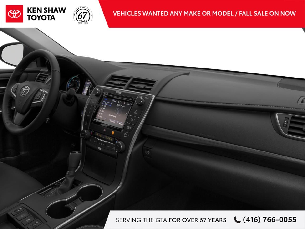 2017 Toyota Camry Hybrid XLE 4dr Sedan Photo