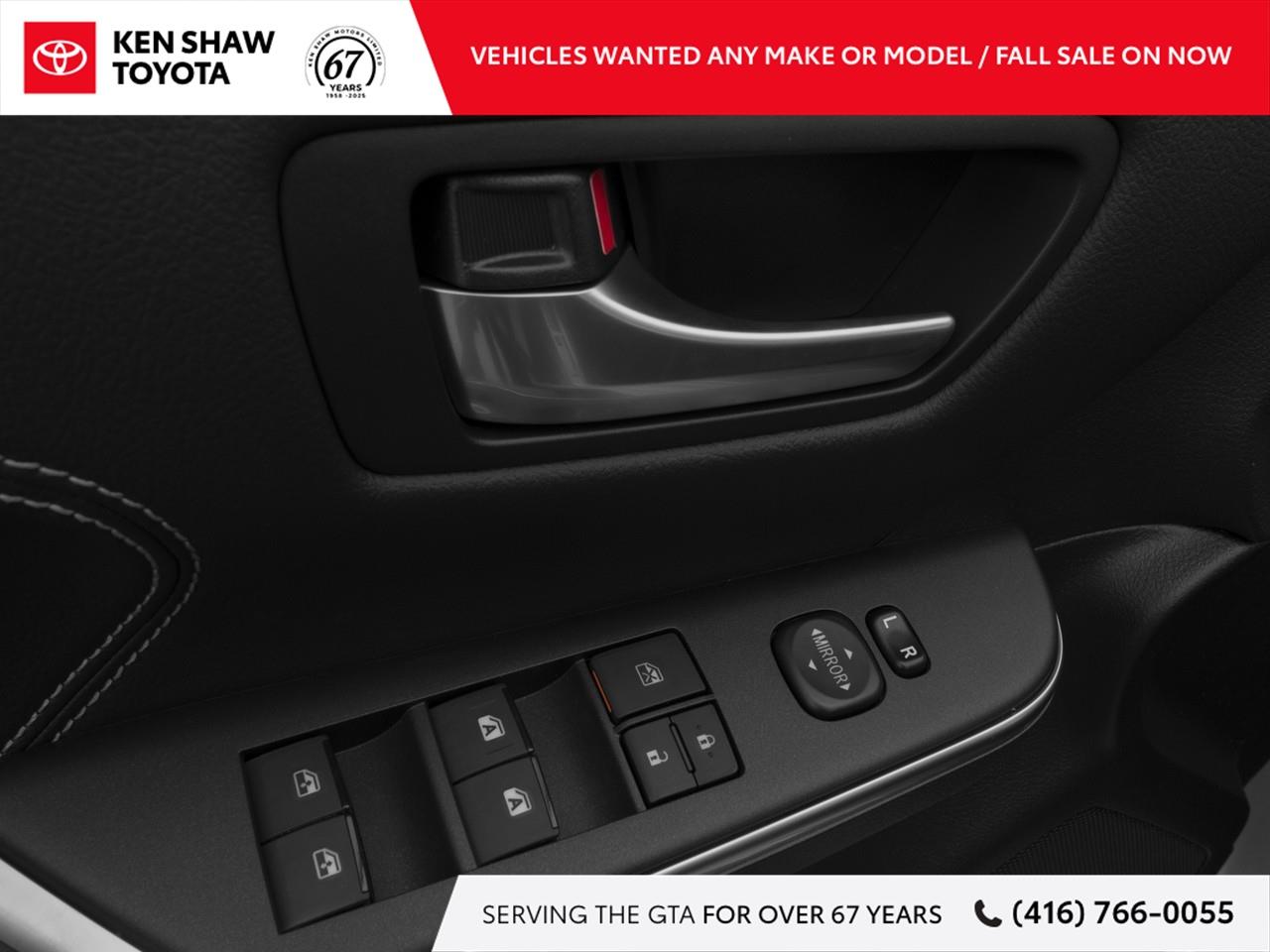 2017 Toyota Camry Hybrid XLE 4dr Sedan Photo