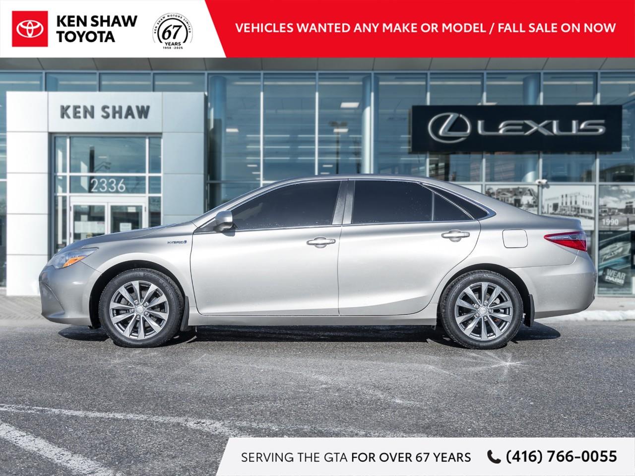 2017 Toyota Camry Hybrid XLE 4dr Sedan Photo3