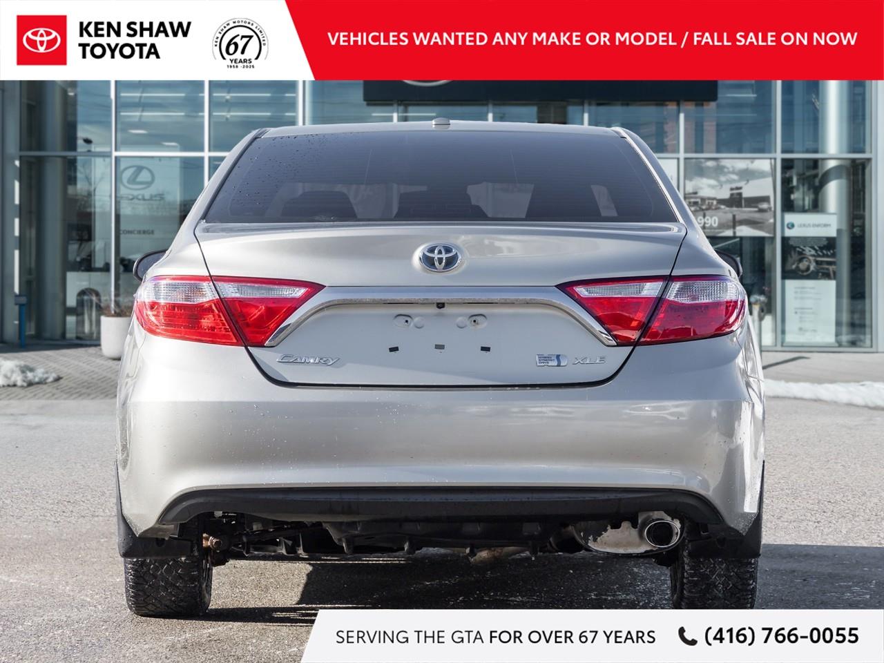 2017 Toyota Camry Hybrid XLE 4dr Sedan Photo