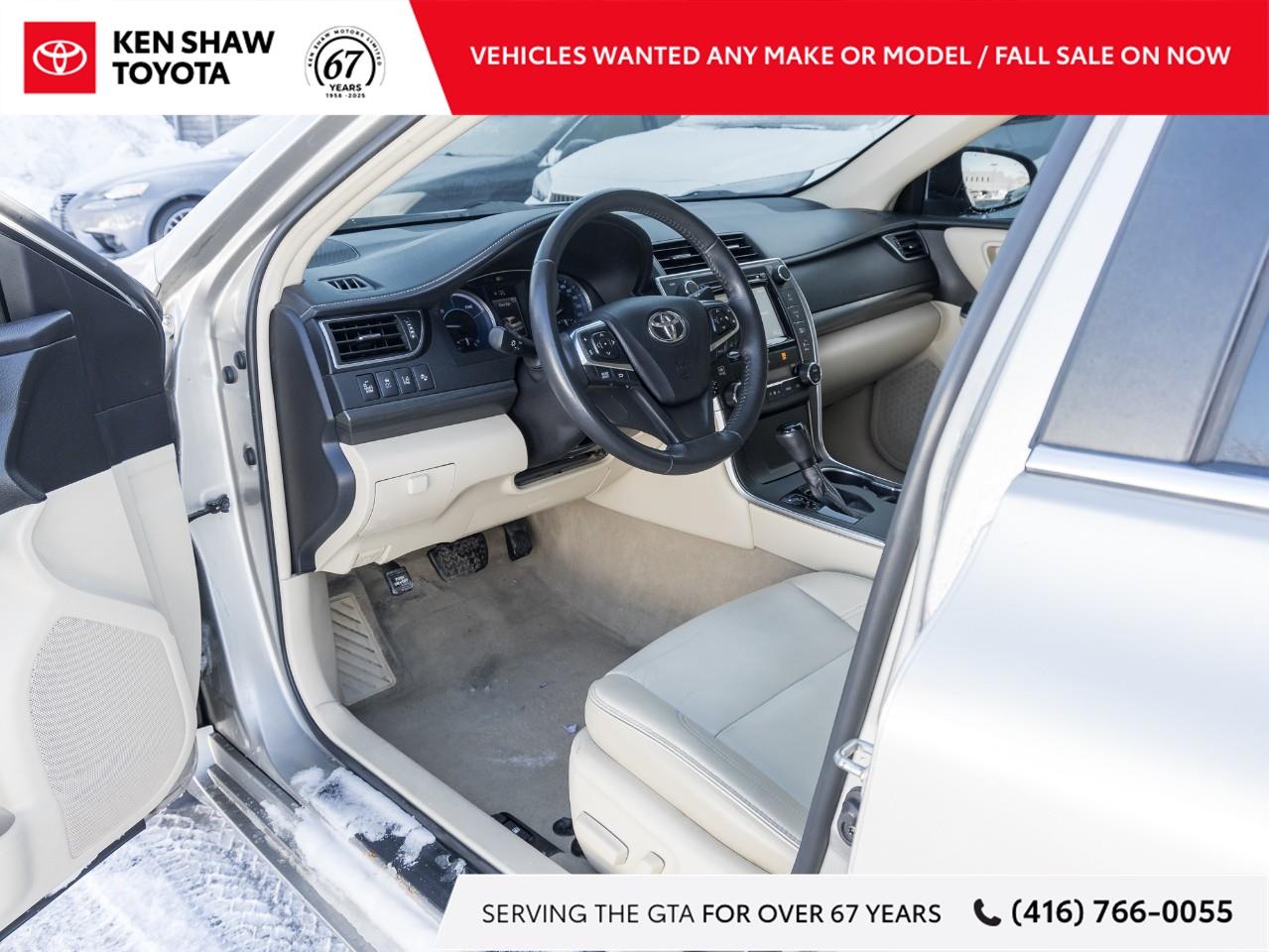 2017 Toyota Camry Hybrid XLE 4dr Sedan Photo