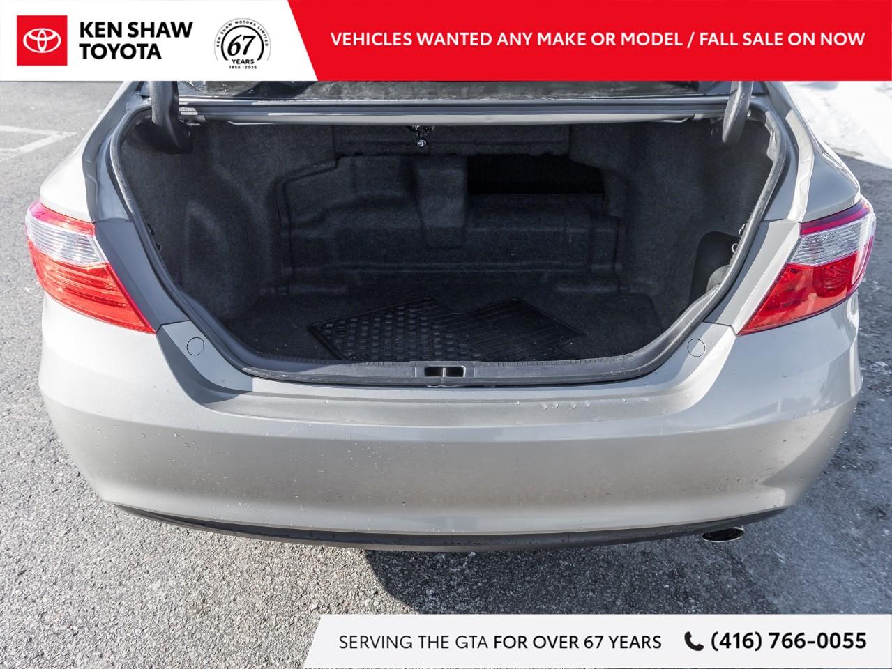 2017 Toyota Camry Hybrid XLE 4dr Sedan Photo