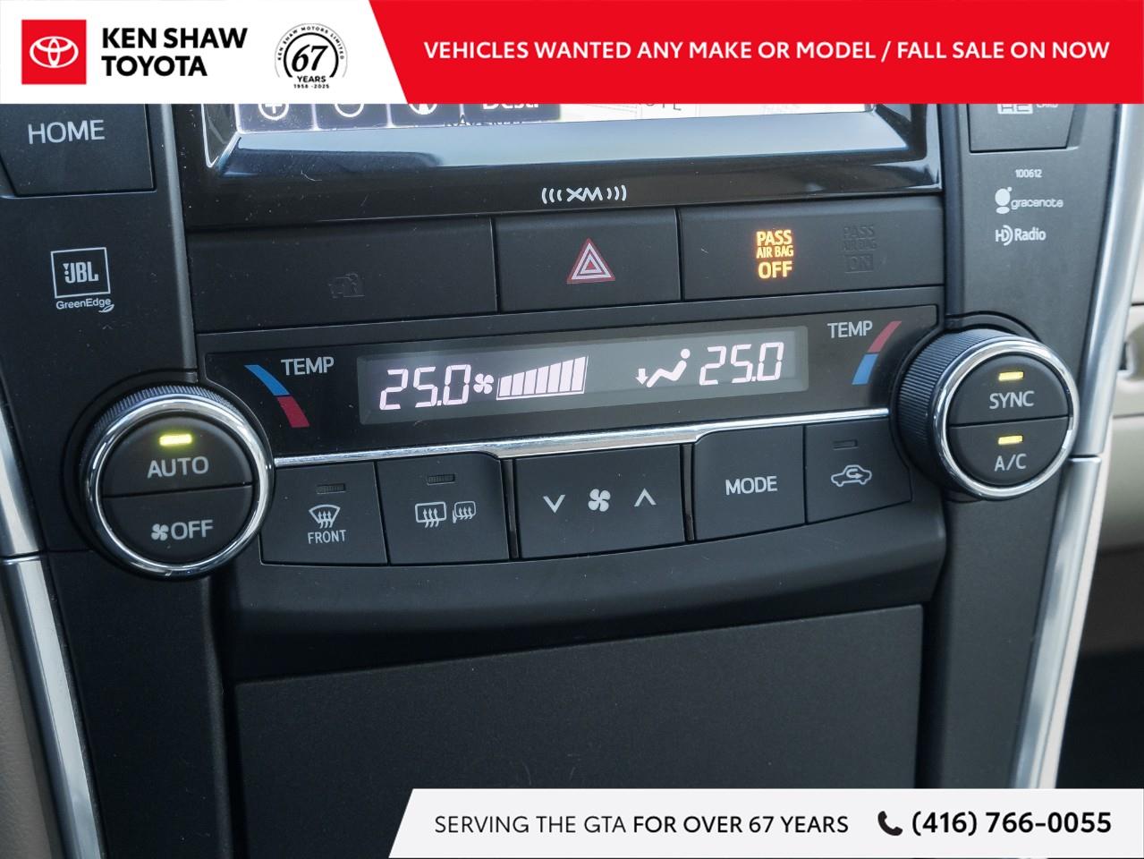 2017 Toyota Camry Hybrid XLE 4dr Sedan Photo