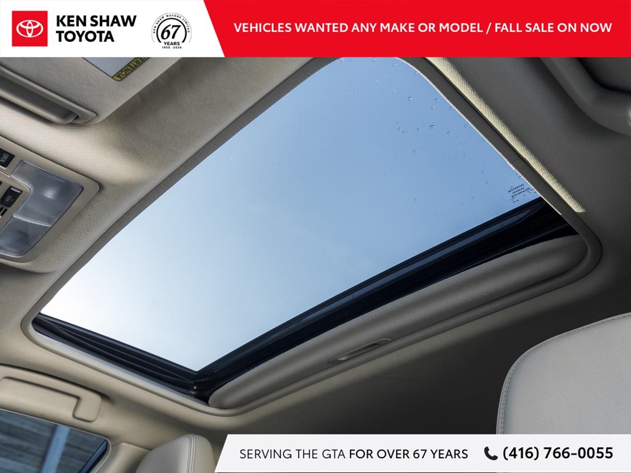 2017 Toyota Camry Hybrid XLE 4dr Sedan Photo