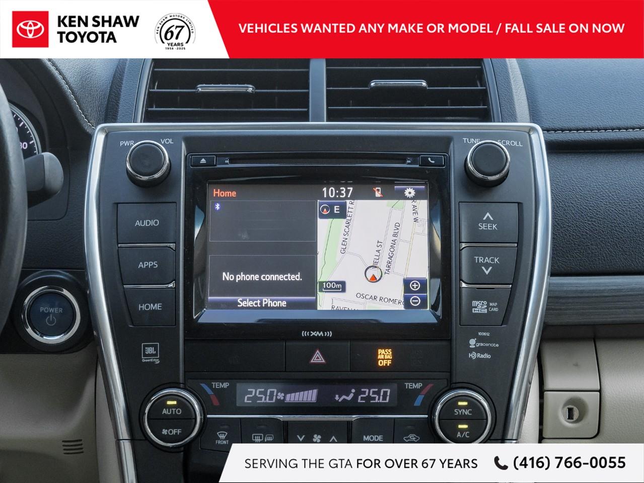 2017 Toyota Camry Hybrid XLE 4dr Sedan Photo