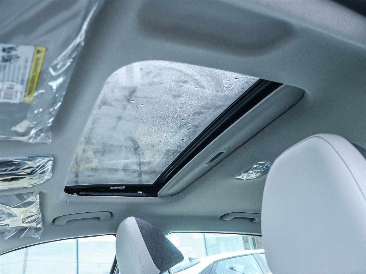 2026 Hyundai Elantra HEV Luxury w/Two-Tone Interior 4dr Sedan Photo