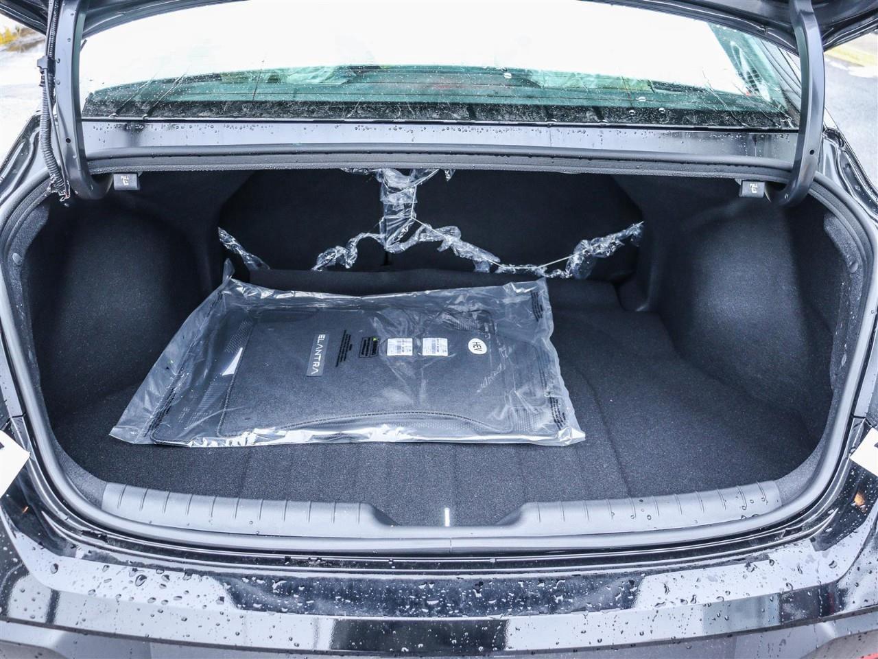 2026 Hyundai Elantra HEV Luxury w/Two-Tone Interior 4dr Sedan Photo